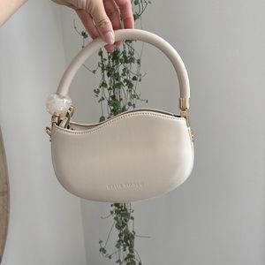 IVORY JENNIE RECYCLED VEGAN CROSSBODY BAG
Melie Bianco